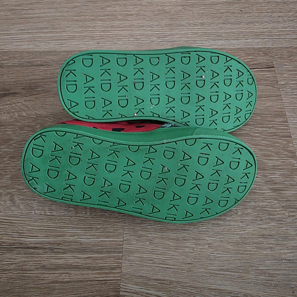 AKID Slip-On Shoes SZ 8 - Picture 5 of 5